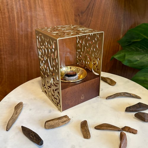 مبخرة نمق بغطاء منقوش بالحروف العربية ذهبي