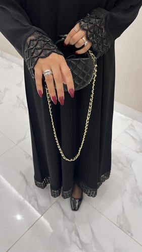 عبايه جميله + طرحه