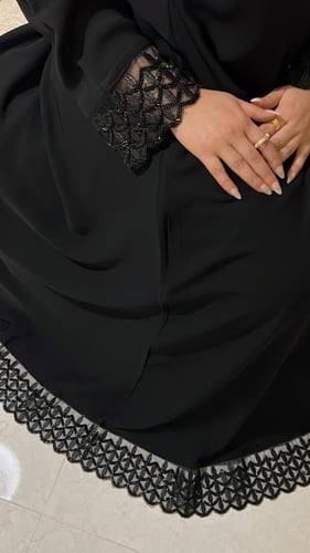 عبايه جميله + طرحه