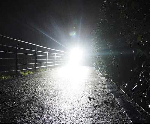 مصباح كشاف ال أي دي يدوي قابل للشحن مع 4 أوضاع للإ...