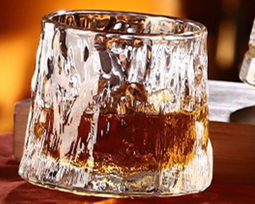 كاسة قهوة بقاعدة من خشب الجوز شفاف سعة 145 مل