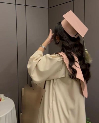 عبايه تخرج 2024