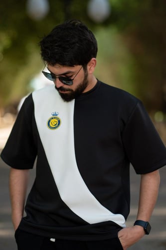 تيشرت النصر أسود بشريط أبيض مائل