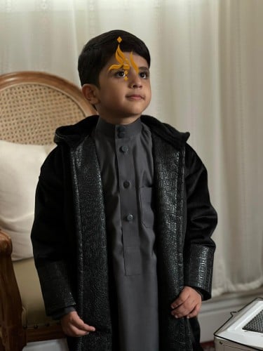 فروه انيقة بأطراف جلد للاطفال بالاسم