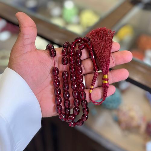 Saffron-colored, garnet F173