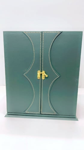 درع مجسم الحرم المكي والمسجد النبوي الشريف مع الدو...