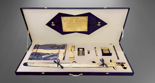 بوكس سيف وبشت ومجموعة عطورات - متجر المحترفون