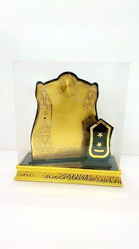 دروع تذكارية كبيرة مع غطى اكريك شفاف - متجر المحتر...