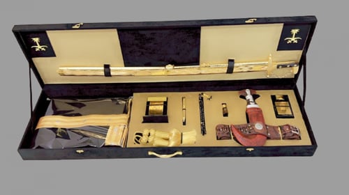 بوكس ملكي سيف وبشت وخنجر جلد عماني - متجر المحترفو...