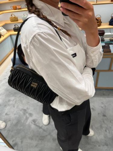 شنطة ميو ميو