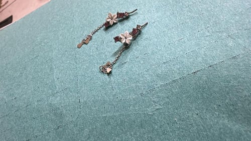 حلق زركون الزهرة