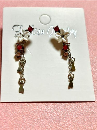 حلق زركون الزهرة