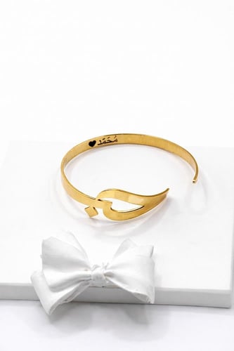 أسوارة الحرف مع الكتابة الداخلية – لمسة تصنع الفرق