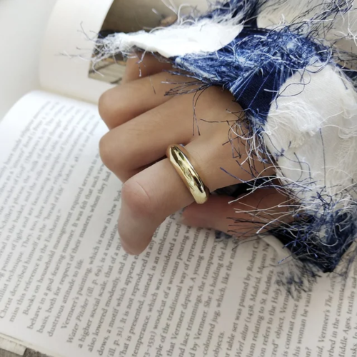 خاتم مقبب بتصميم عصري عريض وسميك