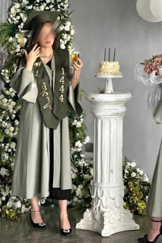 عبايه تخرج 2025