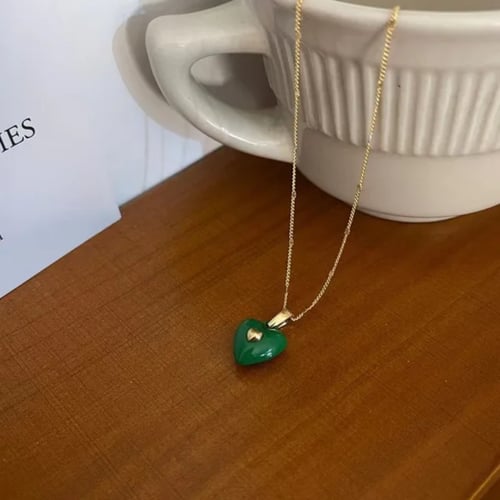 قلادة القلب بتصميم عصري