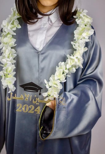 عقد ورد للخريجين 2025