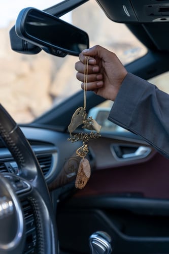 تعليقة كسرة العود بيديين عشق للابد