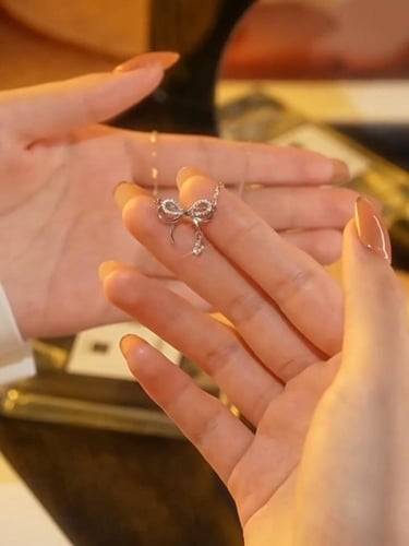 سلسال الفيونكة الأنيق