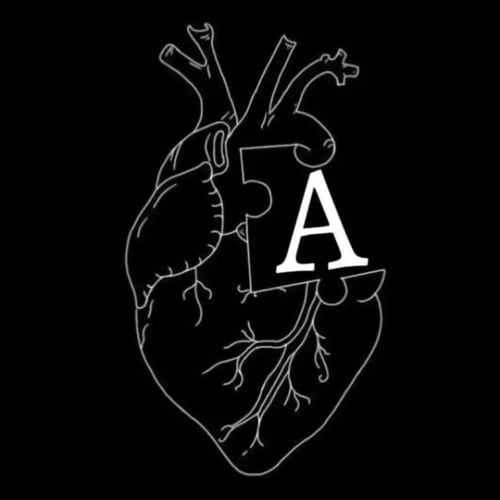 تعليقة كسرة عود بشكل قلب اكرلاك