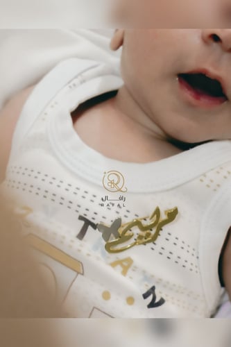 بروش بالاسم مع فراشة تصميم حسب الطلب