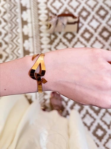 اسوارة الحب والحروف المخصصة