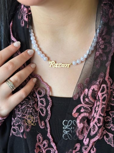 سلسال بالاسم مع لمسة اللؤلؤ الأنيق