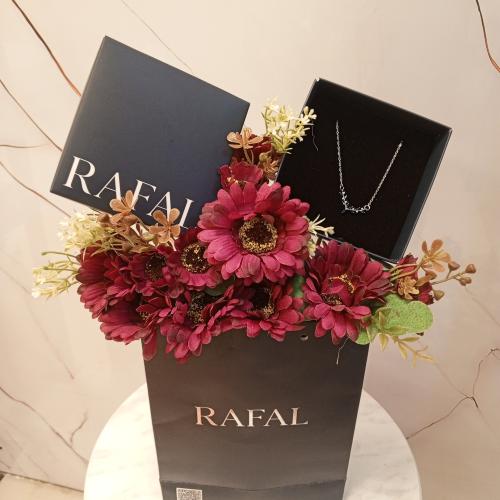 باقة ورد مع سِلسال قرن الغزال