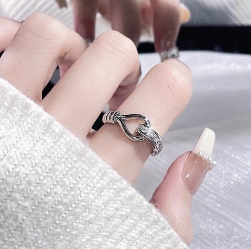 خاتم سوارفسكي المميز لون ثابت