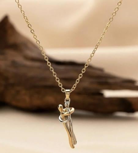 سلسال العناق ( ليحتضنك دائما بدلاٌ عني )