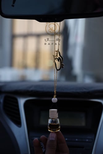 تعليقة بالاسم مع العطر للسيارة