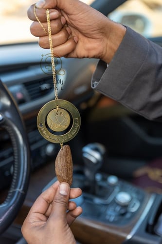 تعليقة الأيادي مع استودعتك الله بكسرة العود