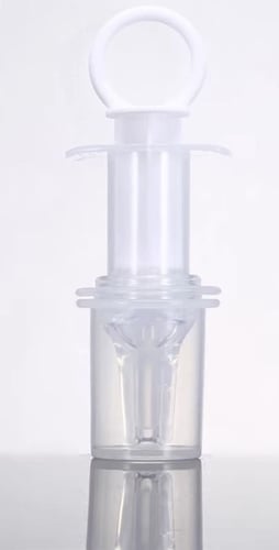 إبرة اعطاء الدواء للطفل بكل سهولة