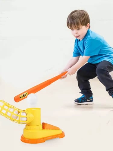 لعبة تحدي قذف الكرات بالمضرب