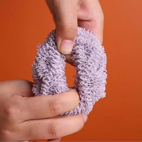 فرشاة طويلة للتنظيف اللطيف من البلاستيك لون عشوائي...