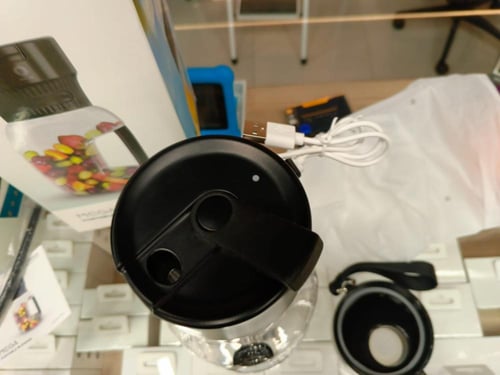 خلاط عصير كهربائي بخزان زجاجي وغطاء مقاوم - شحن يو...