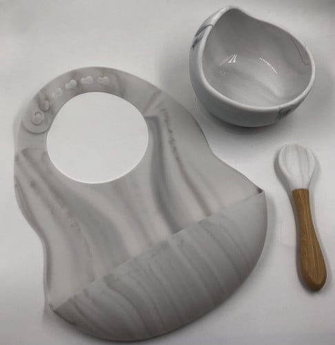 طقمي الاول للاكل 3 قطع مريله وملعقه وصحن