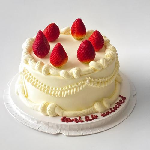 Fresh Strawberries Cake