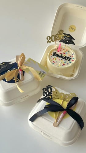Graduation Lunchbox Cake Package