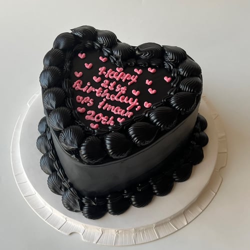 8inch Black Heart Cake