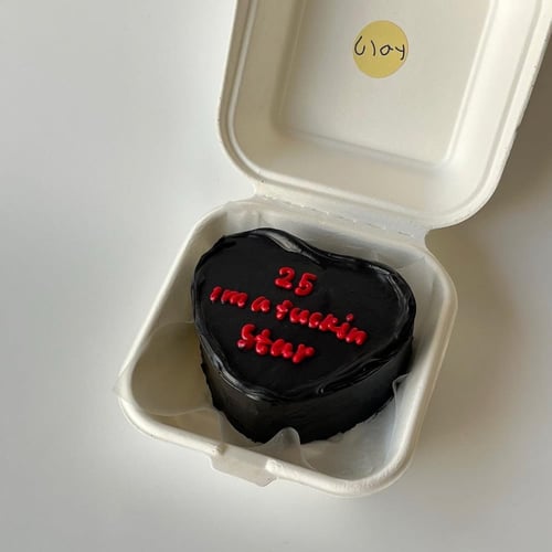 Lunchbox Black Heart Cake