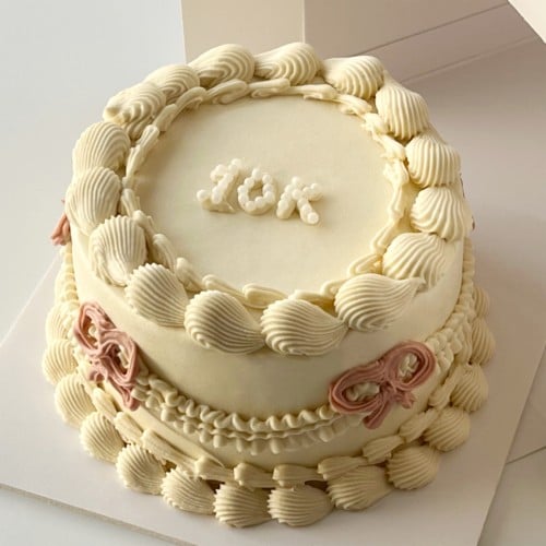 Pearls and Bows Round Cake