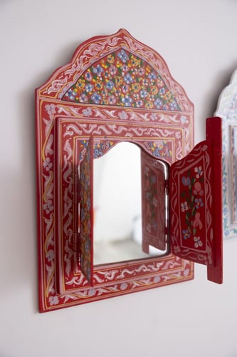 مراية القصص الساحرة - كبيرة