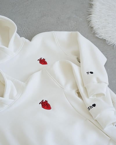 هودي القلب بحروف مخصصة