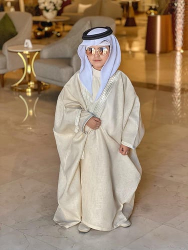 طقم البشت للأطفال بالإسم