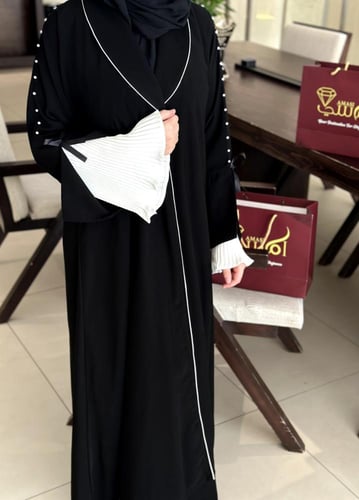 عباية انيقه الأسود والابيض