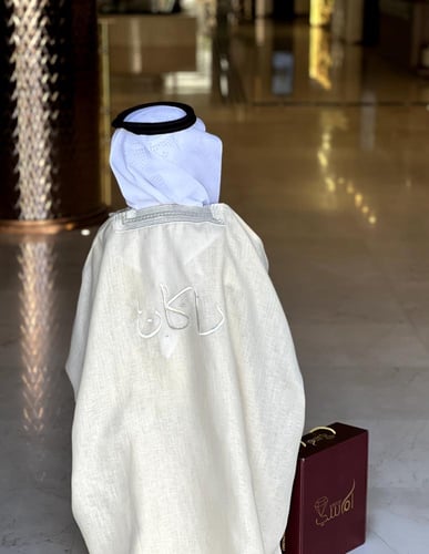 طقم البشت للأطفال بالإسم