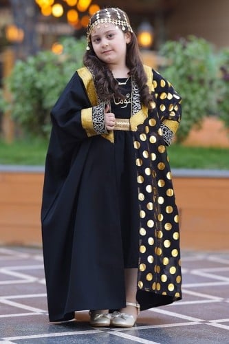 طقم بناتي بشت وفستان بوم التأسيس مع هامة الراس