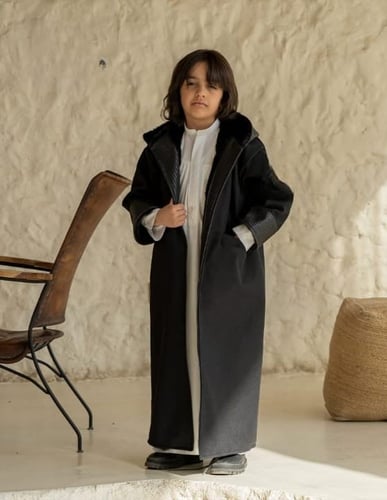 فروه انيقة بأطراف جلد للاطفال بالاسم