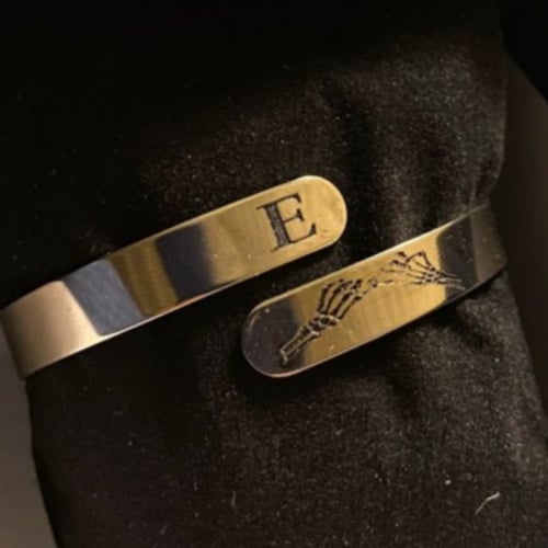 سواره بحفر ماسكين يد بعض